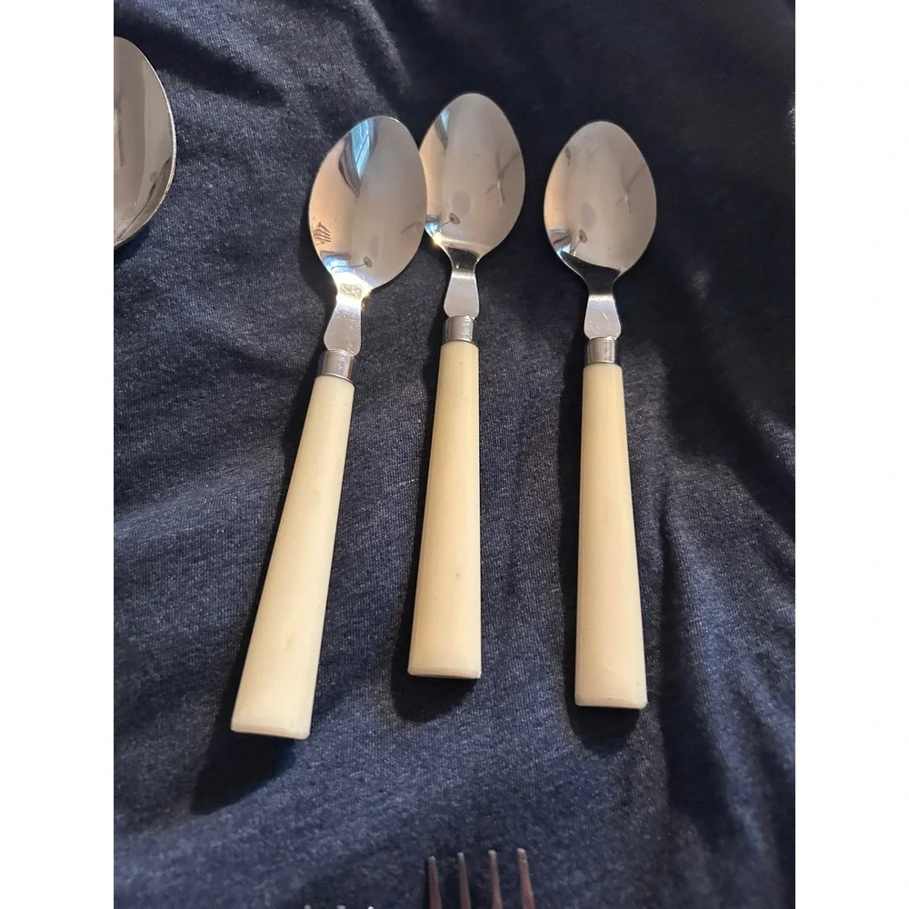Vintage 17pc Stainless Flatware Set Cream Tapered Handles Forks Spoons Taiwan